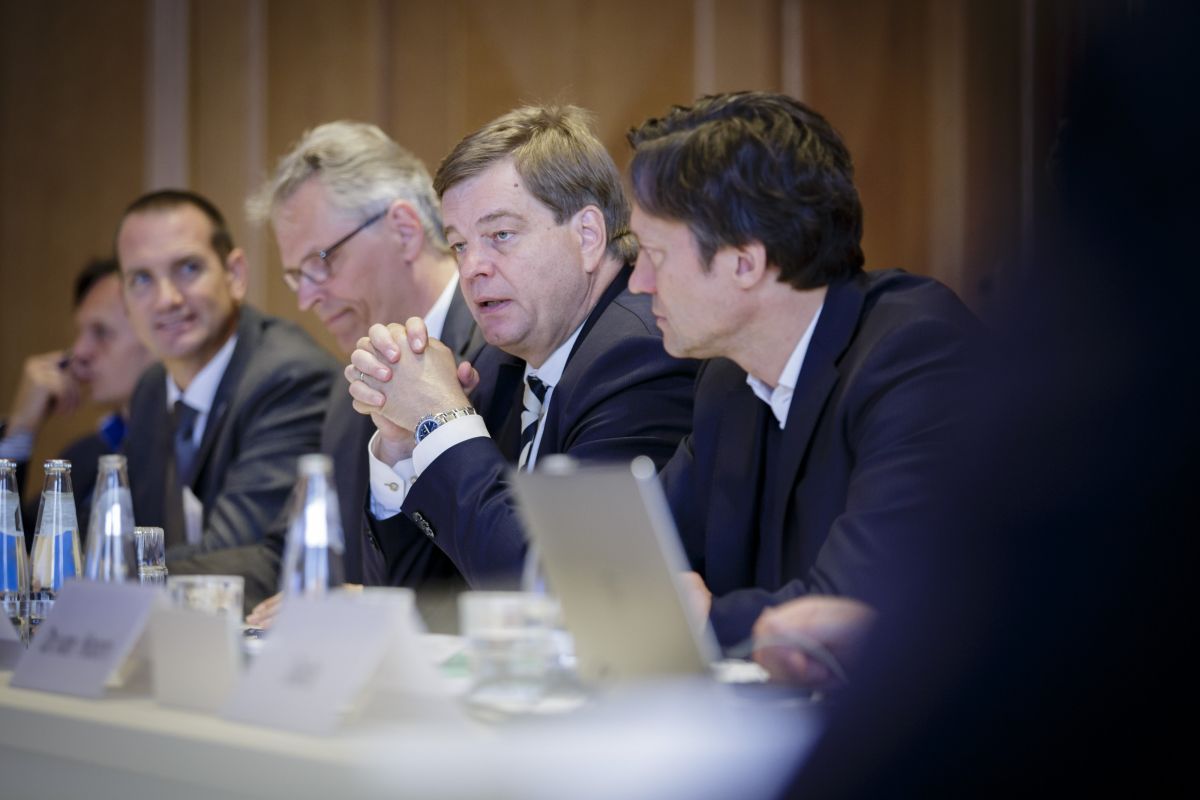 V. l. Prof. Dr. Karsten Lemmer, Vorstand Energie und Verkehr. (DLR),Parl. Sts. Enak Ferlemann MdB, Michael Peter